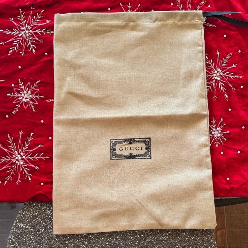 GUCCI Dust Bag/Gift Bag For Small Goods, 16"x11.5"
Gucci
Size: OS
$55 $55